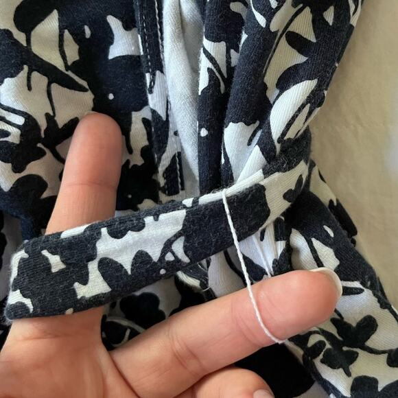 Brooks Brothers 346 Navy and White Floral Wrap Dress, Size Small - Picture 5 of 10